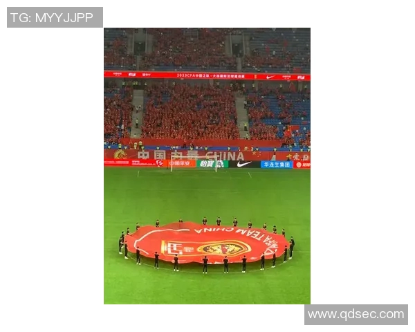 足球加油牌创意设计分享助力球队激情瞬间展现团结与奋斗精神