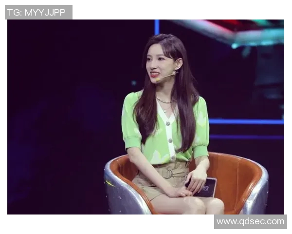 天下足球女主持人展现魅力与才华引领足球界新风潮 天下足球女主持人展现魅力与才华引领足球界新风潮